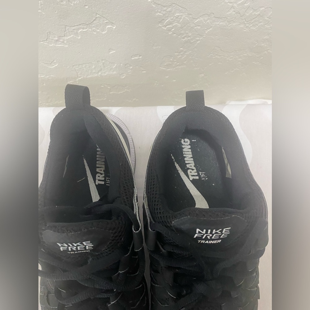 Nike Free Trainer Black and White Athletic Shoes
Size 8 - Picture 3 of 9